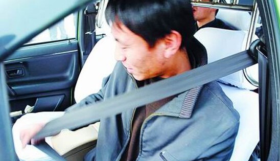 安全带怎么系步骤，安全带的系法9771