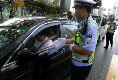 驾驶证被扣留交警抓住怎么办9962