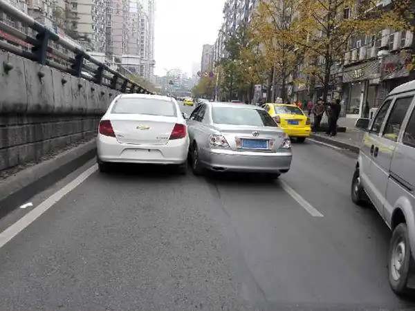 车子蹭了漆怎么走保险6814