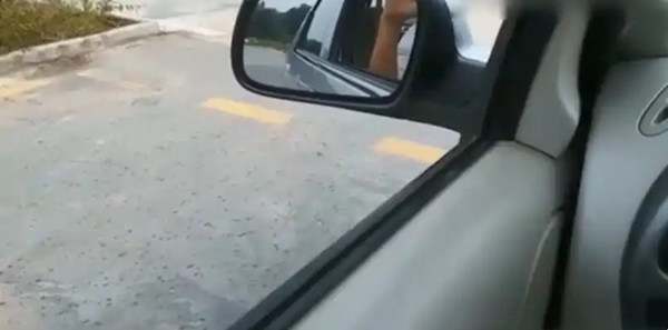 倒车入库怎么判断车身是否入库3211