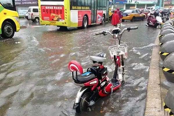 电车能淋雨吗有影响吗4231