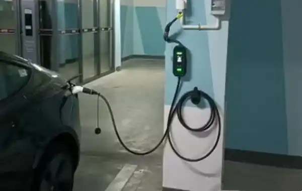 家用220v可以给电动汽车充电吗6862
