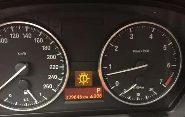 车灯故障灯亮怎么排除8288